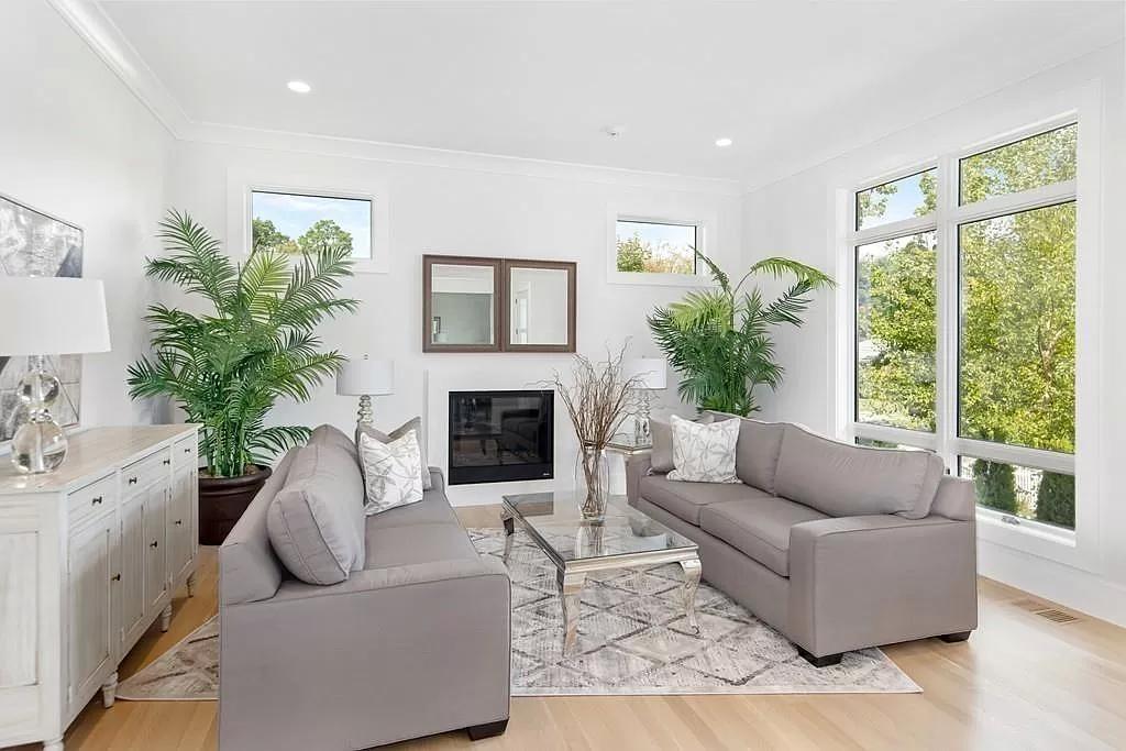 Custom Home Oakville 003